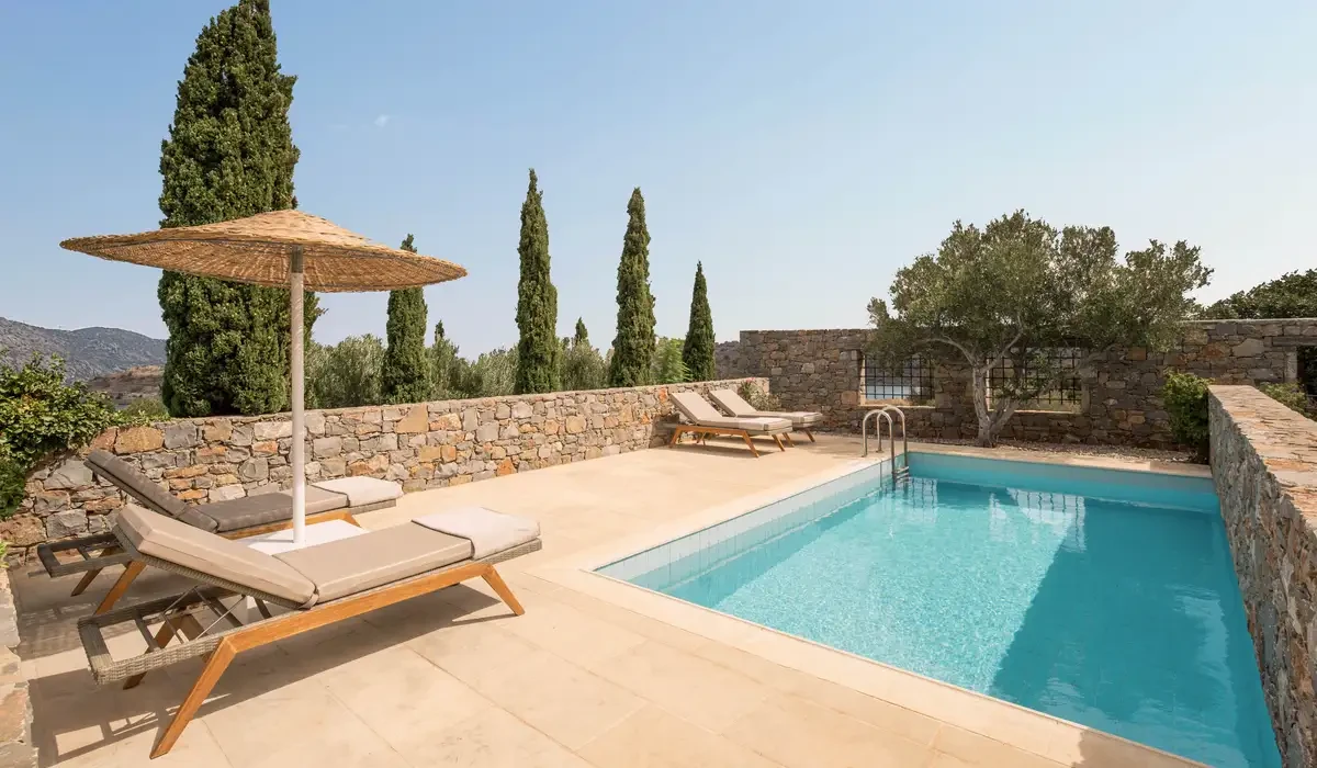 Benefits of Choosing a Luxury Villa for Your Astrological Retreat